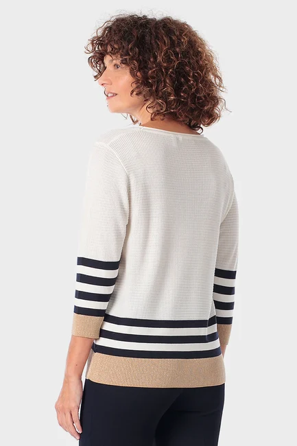 Top met streepaccenten